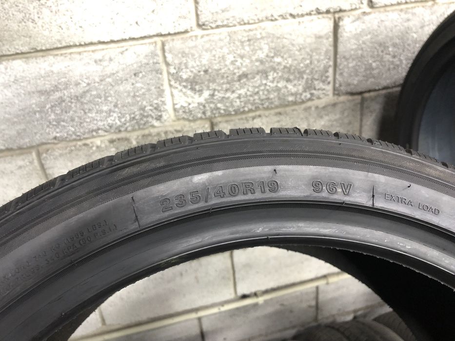 Зимові шини 235/40 R19 (96V) GRIPMAX