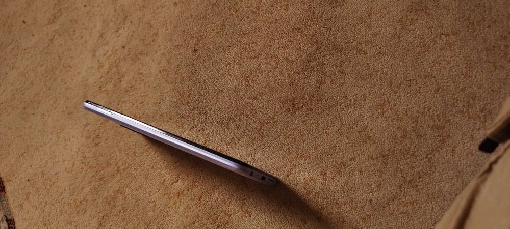 TCL 40 SE 256GB – Rápido, Muito Espaço e Bateria de longa duração