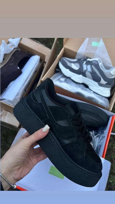 Кросівки розпродаж шкіра і замш