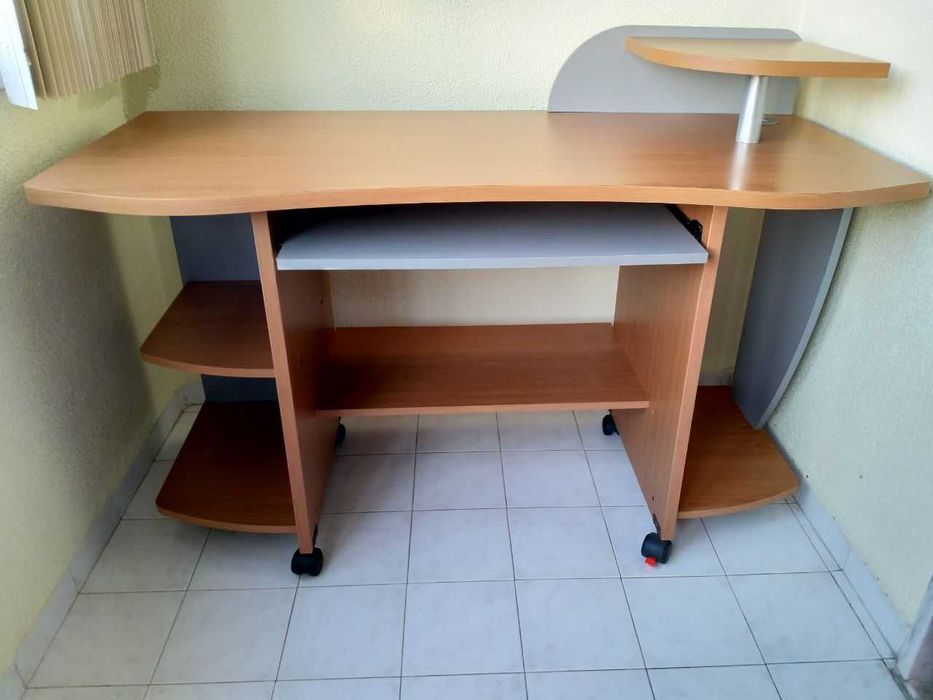 Secretária para computador