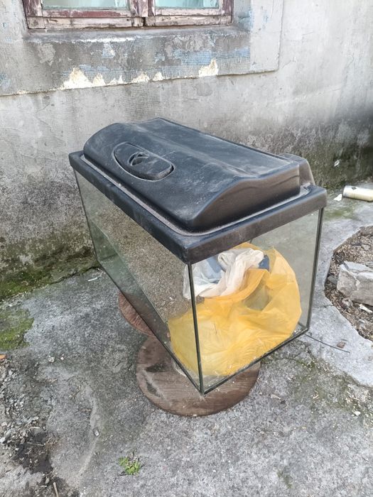 Продам акваріум з камінням