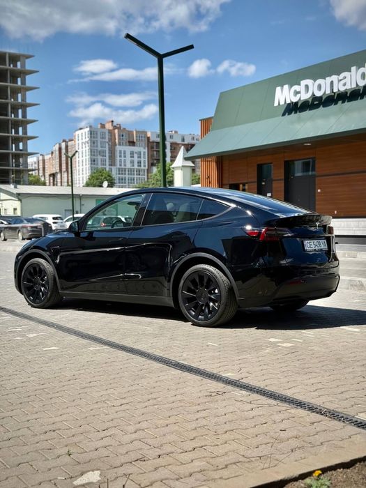 Tesla Y 2024 повний привід