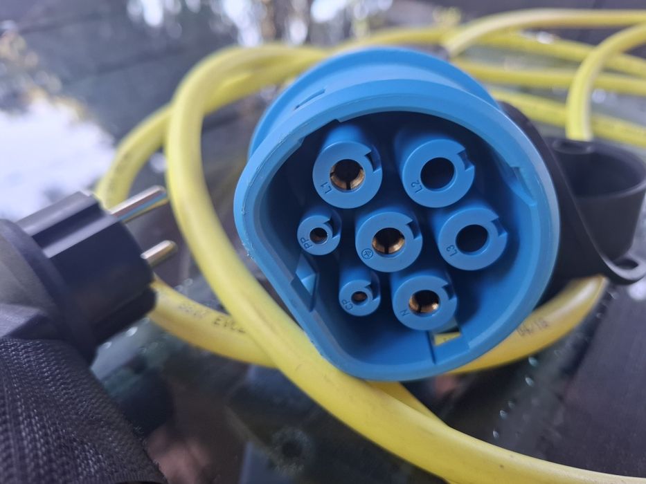 Mobilna ładowarka  do samochodów elektrycznych i hybrydowych