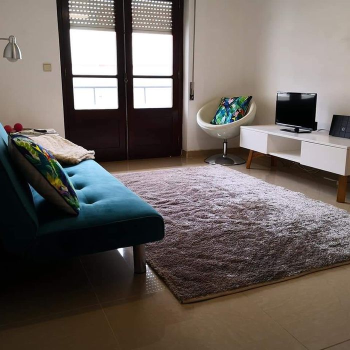 Apartamento T2 com garagem e elevador para arrendamento anual