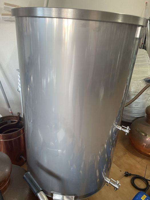 Deposito sempre cheio Inox 300 LT novo