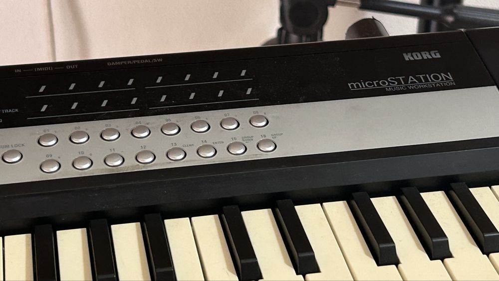 Teclado Korg Microstation