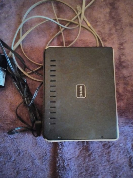 Провідний роутер D-link у робочому стані