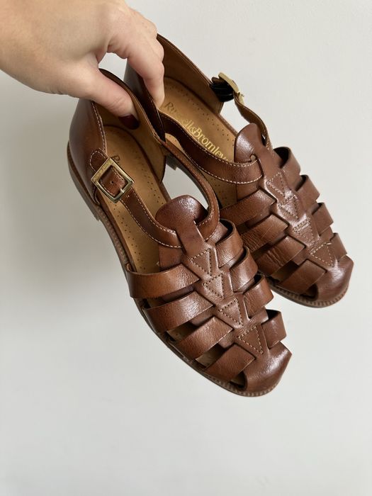 Сандалі  крутого бренду