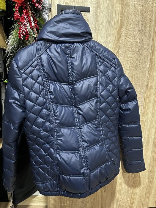Kurtka puchowa Guess granatowa L