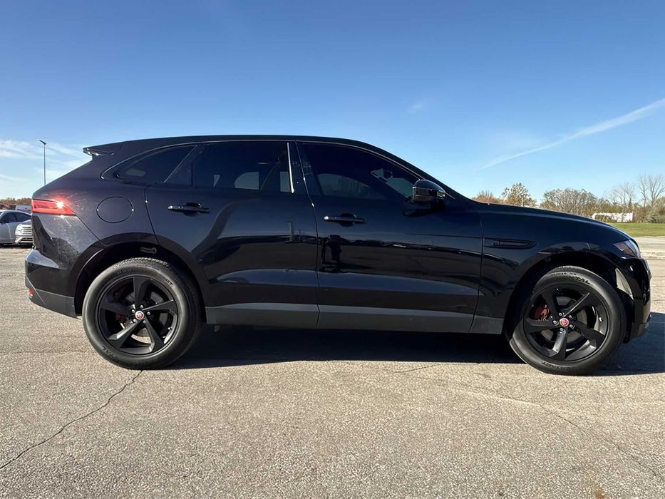 Jaguar F-PACE      2020