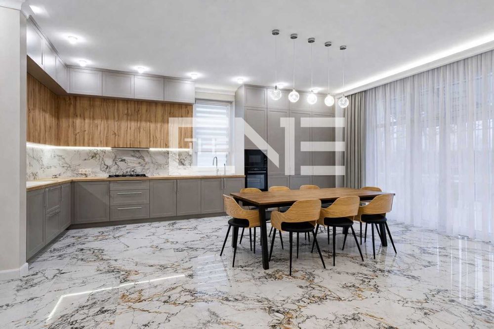 біля КМ КОНИК Шикарний автономний будінок