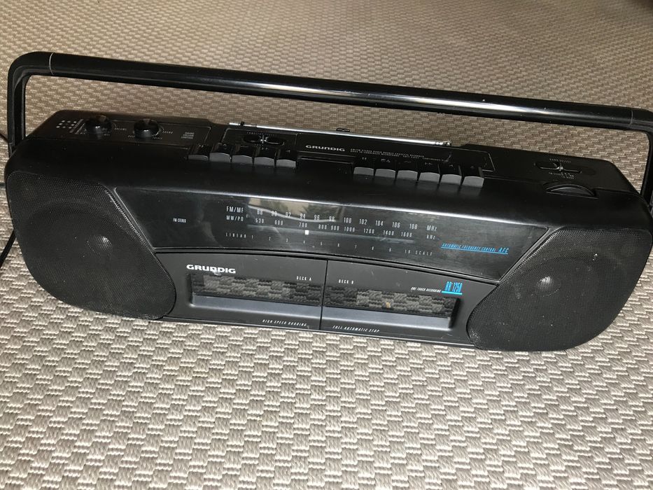 Rádio e gravador e leitor de cassetes