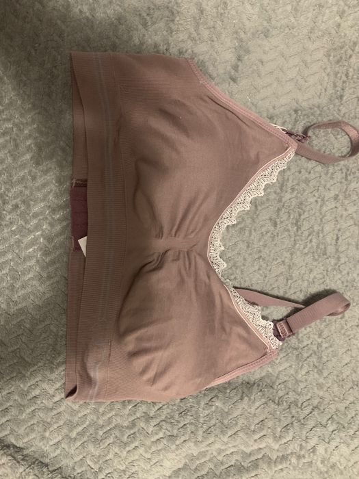 Бюст для годування