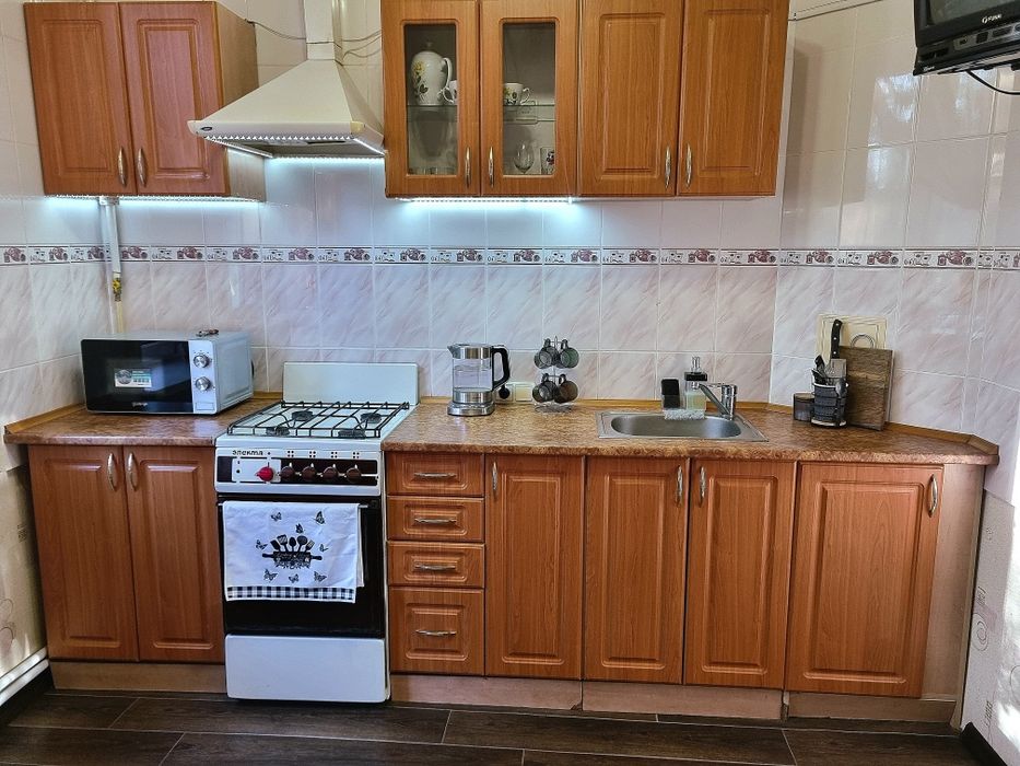 Світло є постійно.індивідуальне  опалення,квартира подобово