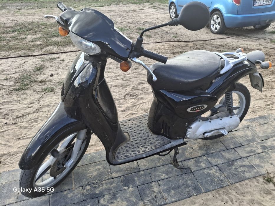 Skuter aprilla scarabeo