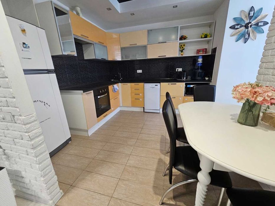 Продам 3-к квартиру (91м2) в кирпиче, ж/м Солнечный, пер. Любарского