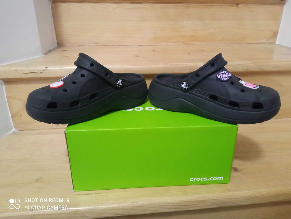 Crocs Baya czarne na platformie r.37 z przypinkami