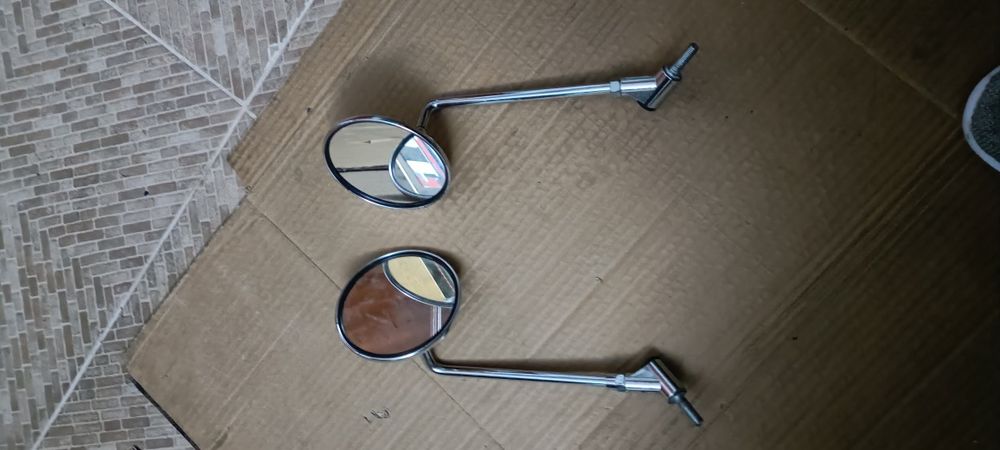 Espelhos para moto e um deflector