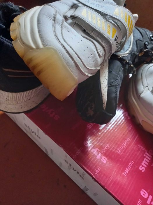 Кроссовки . длина подошвы 25 см, две пары в одной посылке