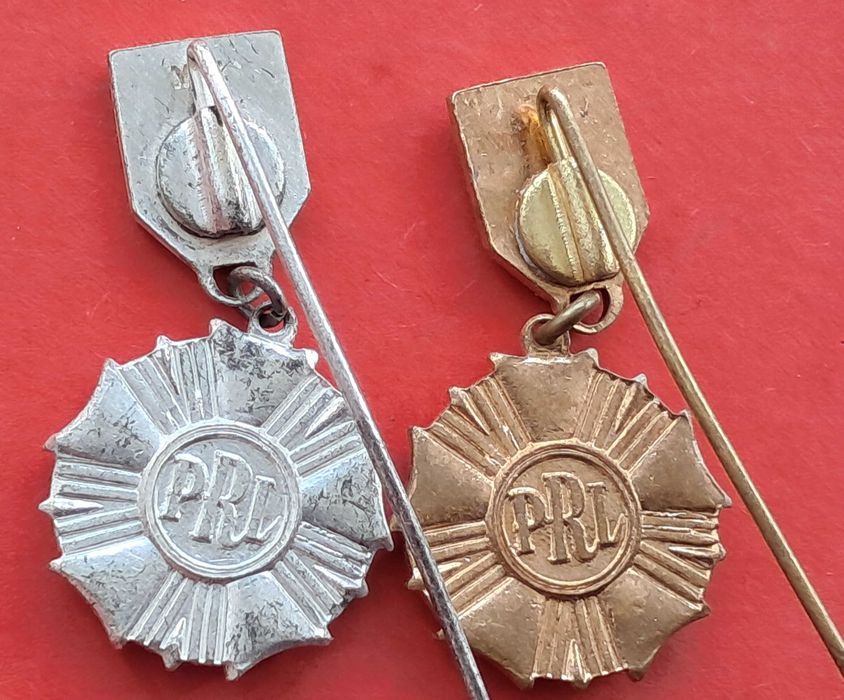 Zestaw 2 miniaturek odznaczeń PRL Sztandar Pracy