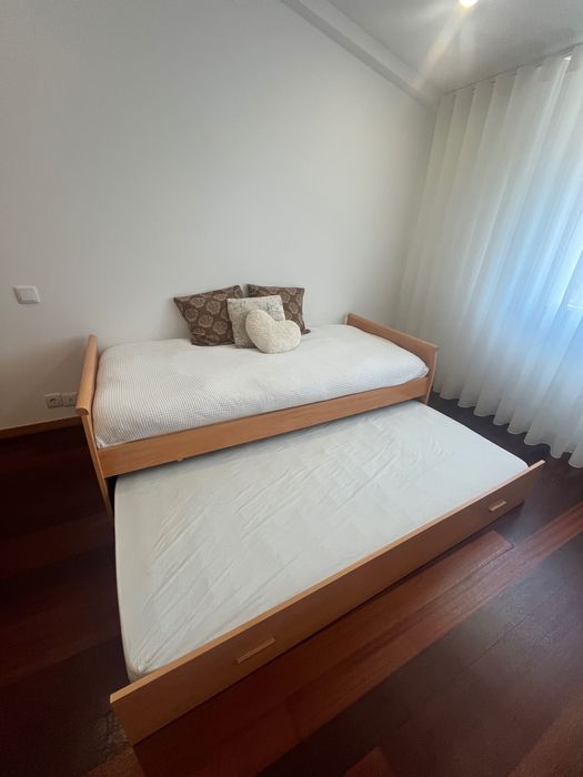 Conjunto de cama e cómoda