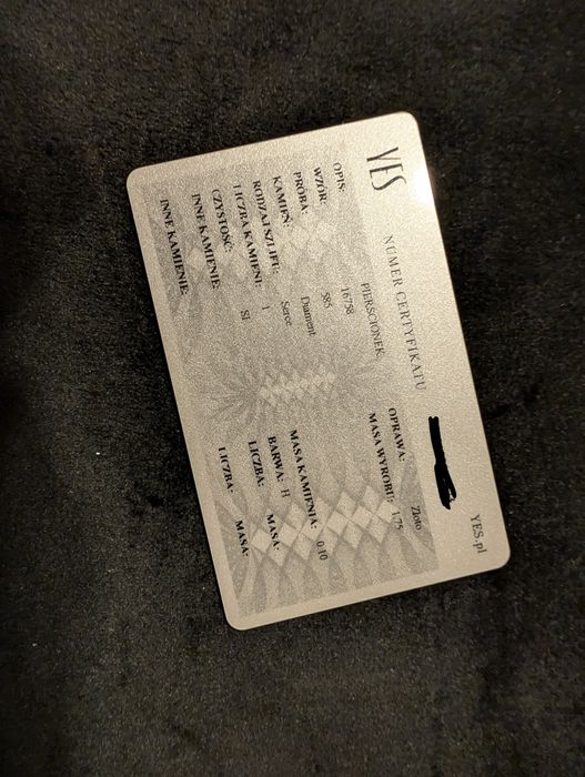 Złoty pierścionek YES z Diamentem