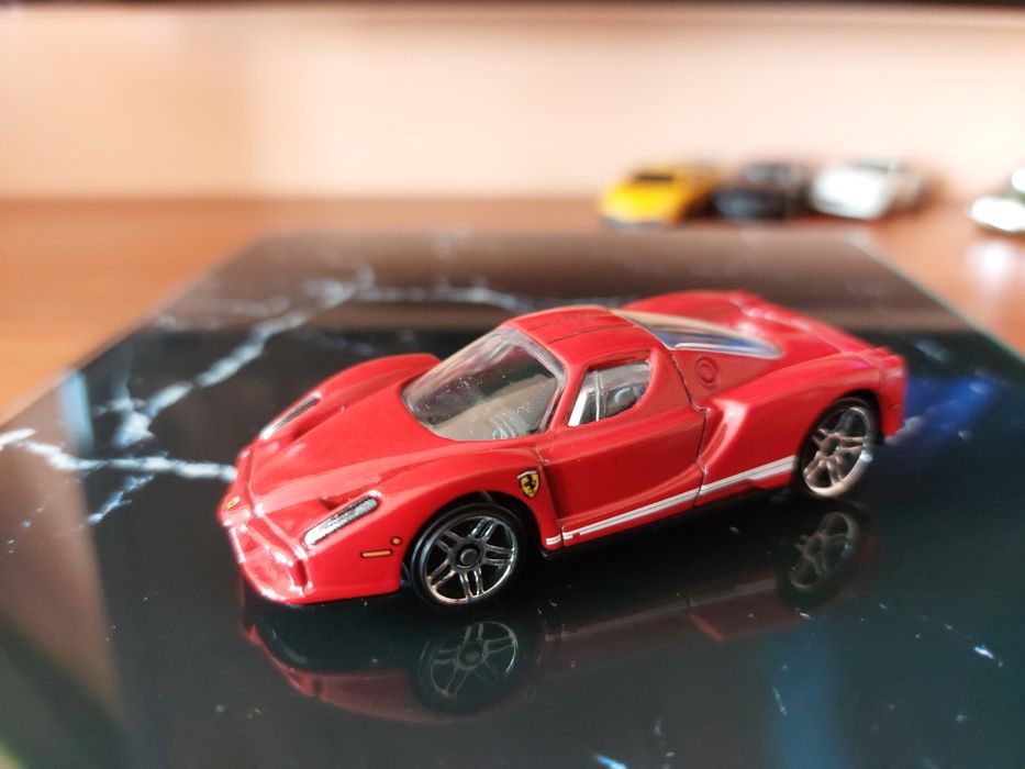 Hot Wheels Ferrari Enzo 2011r. (D21)