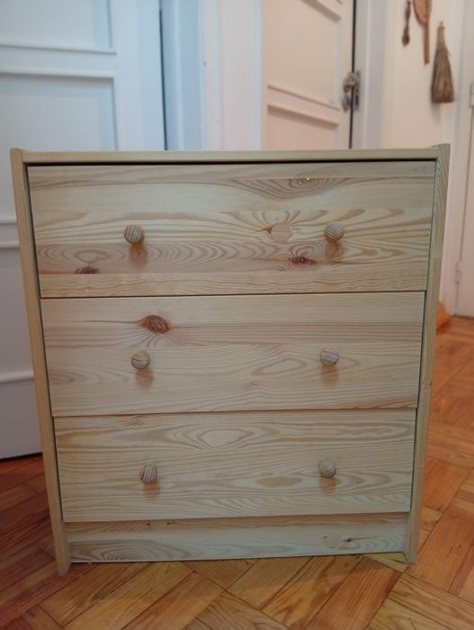 Cómoda Rast em pinho / 3 gavetas