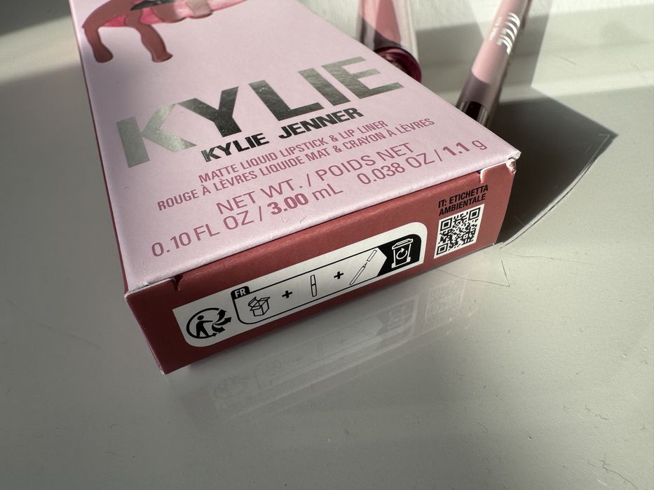 Lip Kit Kylie Cosmetics Kylie 808