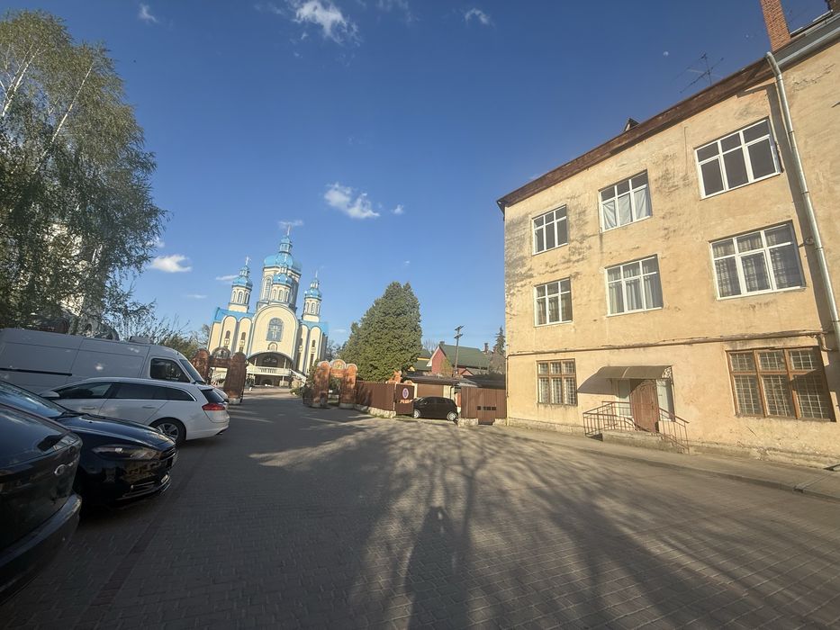 Продаж ексклюзивної 3-кімнатної квартири в центрі Самбора