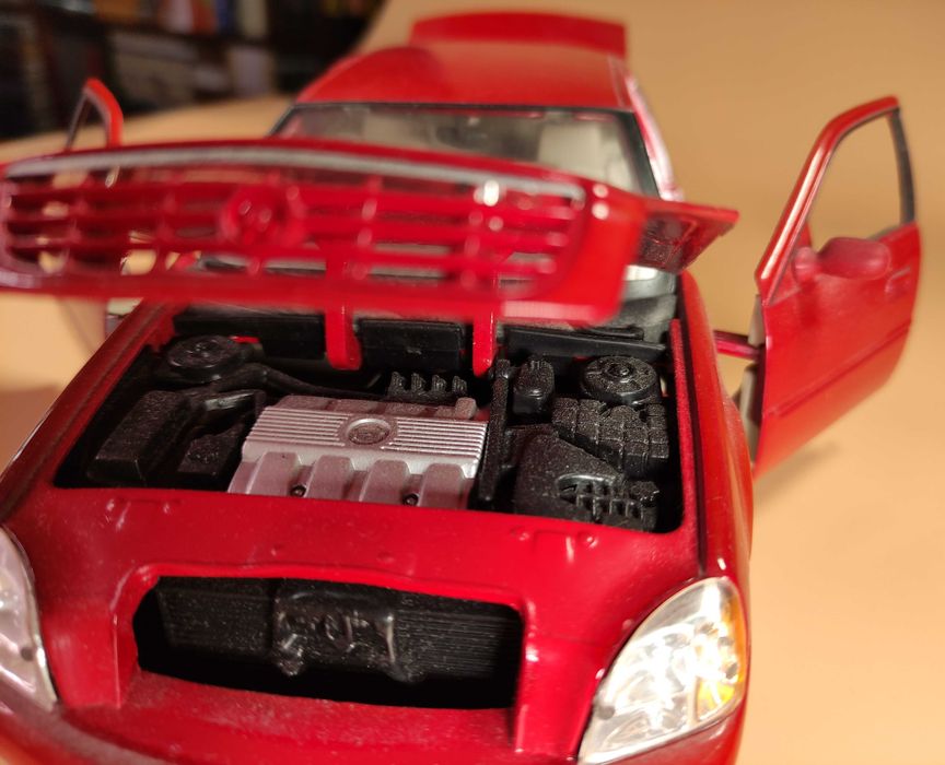 Модель машины 2002 Cadillac Deville DTS 1:18 Maisto Diecast Model Car