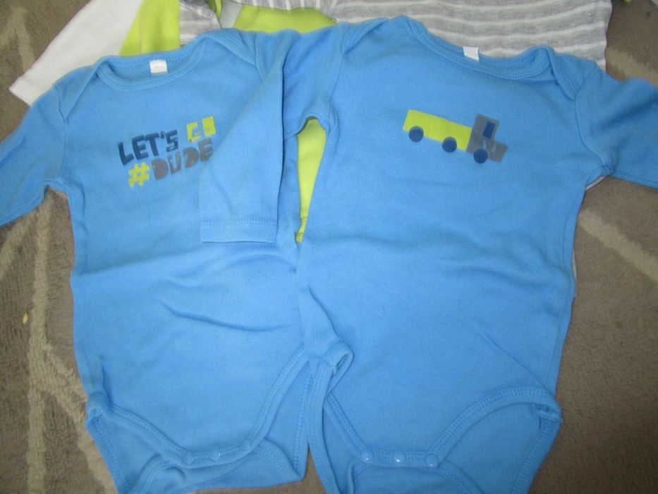 Conjunto de 5 bodies de manga comprida (6 - 9 meses)