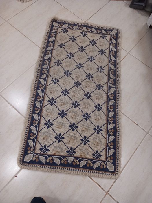 Conjunto de 2 tapetes arraiolos usados