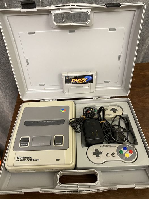 Nintendo Superfamicom ntsc j в кейсі. можливо Кредит