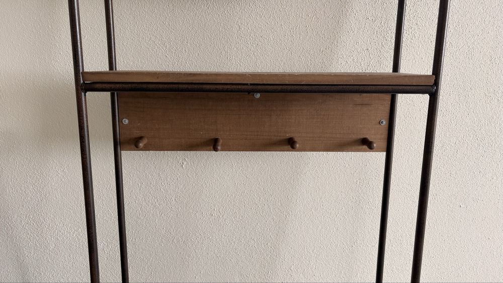 Movél entrada com cabides e espelho