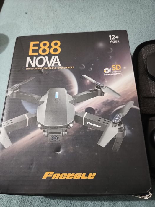 Dron czarny E88.