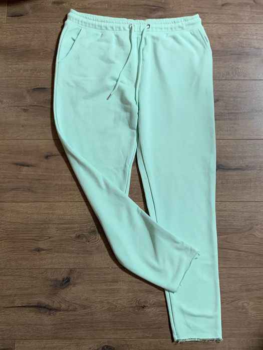 Жіночі спортивні штани марки