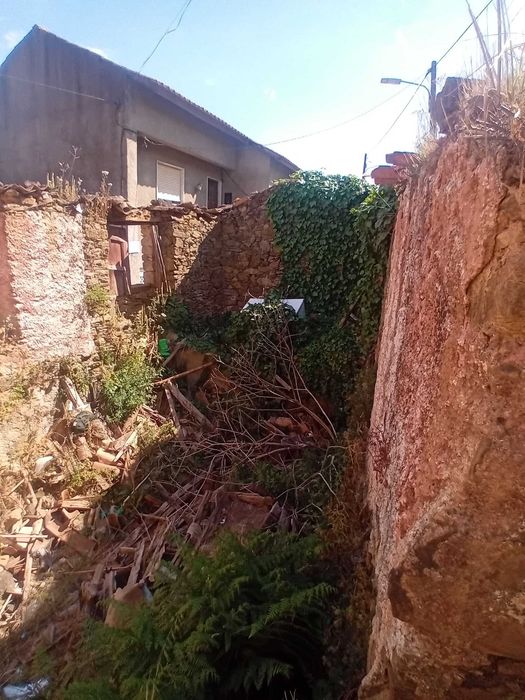 Moradia em pedra para reconstrução e terreno preço Low cost