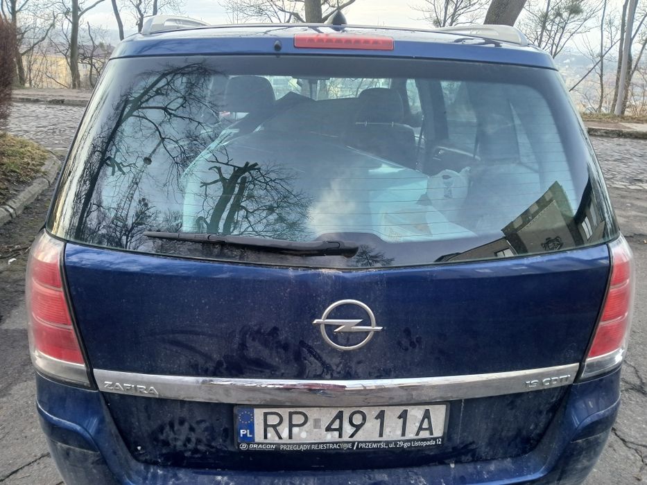 Задня ляда кришка багажніка опель зафіра астра вектра омега меріва а