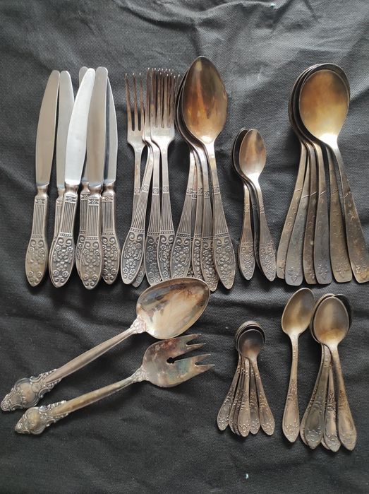 Мельхіорові столові прибори , 10 кг.