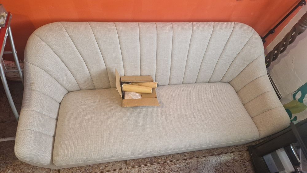 SOFÁ EGEDAL 2,5 lugares, tecido bege.