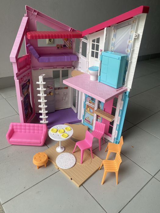 Casa de bonecas barbie malibu e acessorios