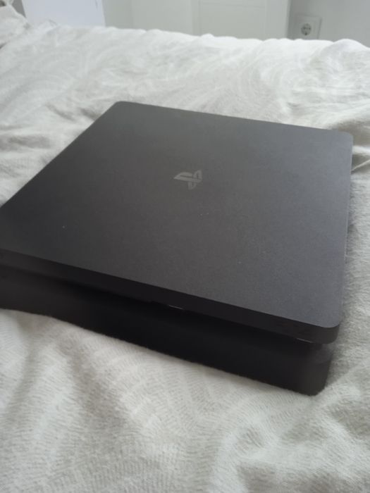 Playstation 4 [500GB] - Jogo e comando inclusos