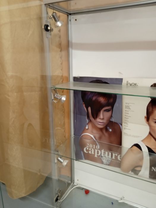 Полка стекляна з пісвіткою.