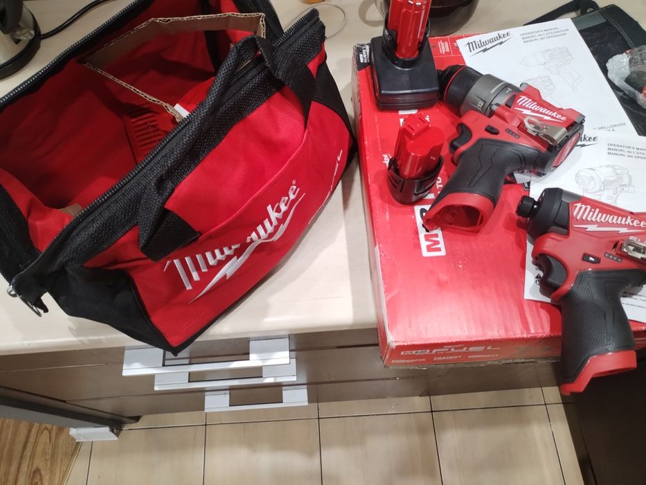 Milwaukee  Импакт , дрель. Комплет Оригинал