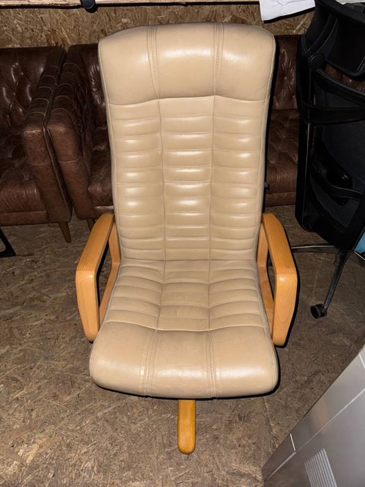 РОЗПРОДАЖ! Офісні крісла та стільці б/у