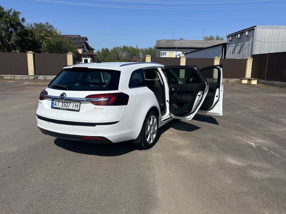 Продається Opel INSIGNIA SPORTS TOURER 2014 року 2.0 дизель