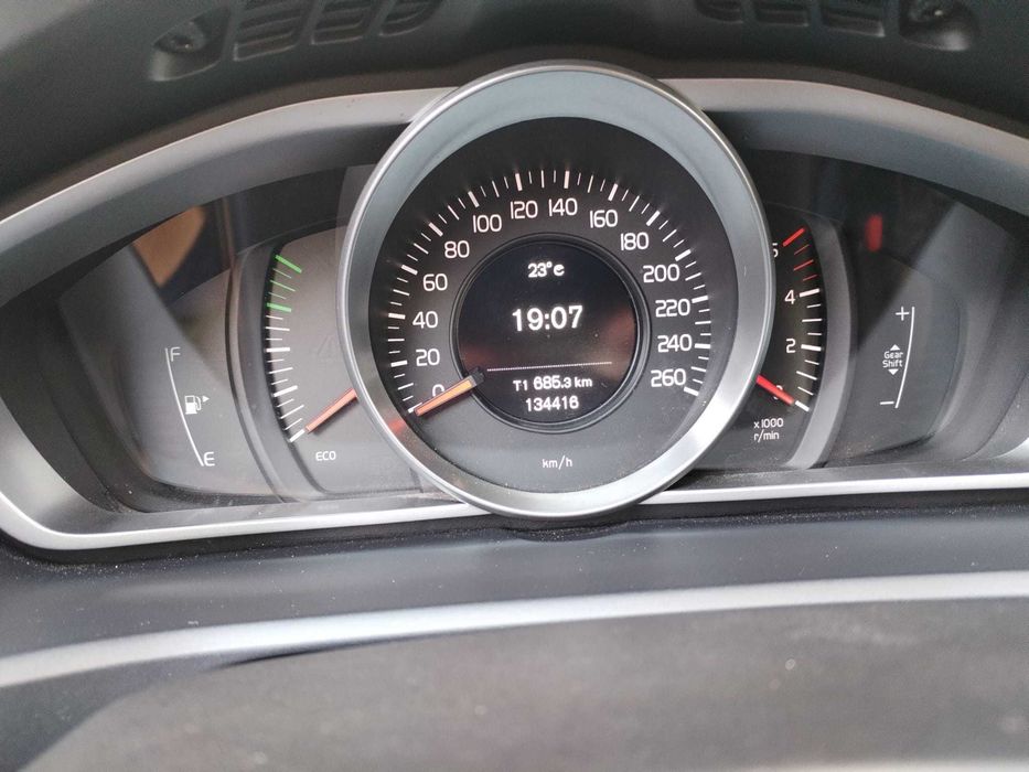 VOLVO V40 D3 Impecável