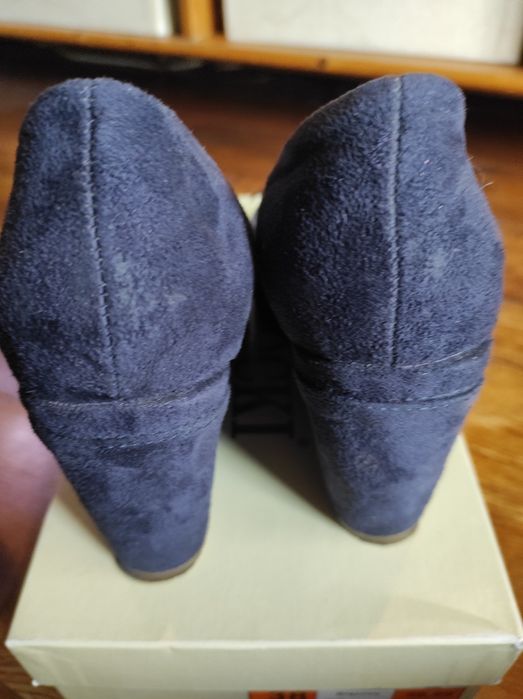 Buty na koturnie 38
