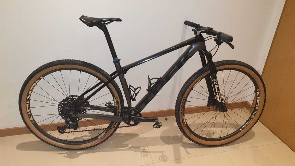 Vendo bicicleta TREK PROCALIBER Rodas de Carbono , Suspensao SID Full XT